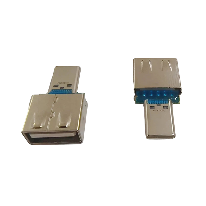 How does the chip inside the adapter identify the connected device and automatically negotiate the optimal voltage and current output?